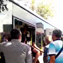 Otobüs iten İstanbullu şimdi de kapı tamir etmeye çalıştı